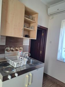 A kitchen or kitchenette at Tündérfátyol vendégház