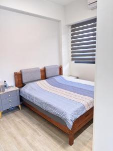 Kama o mga kama sa kuwarto sa Yun B&B