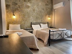Postel nebo postele na pokoji v ubytování Hotel Kastri