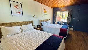 Ένα ή περισσότερα κρεβάτια σε δωμάτιο στο The Sierra Motel