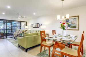 Χώρος καθιστικού στο Pool, Golf and Beach Access Fort Pierce Condo!