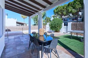 a patio with a table and chairs on a patio at Villa Fleming in Santanyi