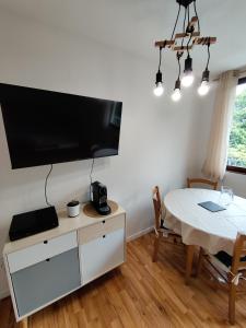 Μια τηλεόραση ή/και κέντρο ψυχαγωγίας στο Appartement T2 classé 3 étoiles