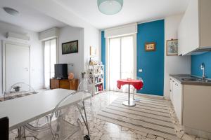 Μια τηλεόραση ή/και κέντρο ψυχαγωγίας στο Arco della Pace Nest - Moscova - Milan-Cortina 2026 Olympics - Milan Design Week 2026