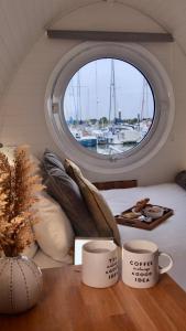 Gallery image of Samphire Ark 900 in Emsworth