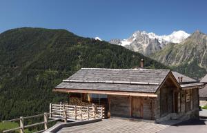 A general mountain view or a mountain view taken from az üdülőtelepeket