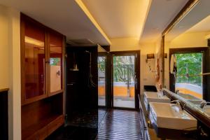 农布Luxury Thai Style Swimming Pool Villa, Private housekeeper,6 Bedrooms的相册照片