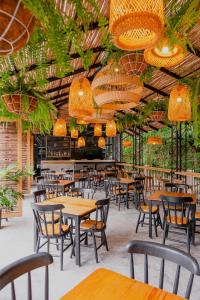 a restaurant with tables and chairs and lights at Hotel Casa de Hadas in Minca