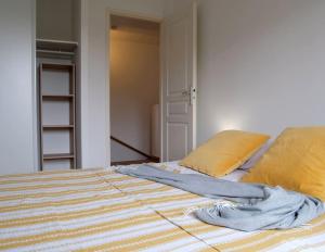 a bed with a blanket and a pillow on it at Villa A Funtanella 100m2, paisible, vue mer in Conca +45 photos