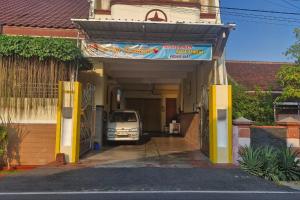 Fotografija v galeriji nastanitve Reddoorz at Griya Kampar Madiun v mestu Madiun
