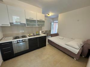 Kuchyň nebo kuchyňský kout v ubytování Apartments Vinko