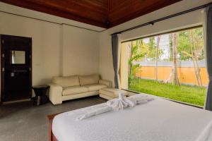 Luxury Thai Style Swimming Pool Villa, Private housekeeper,6 Bedrooms客房内的一张或多张床位