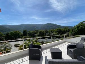 Uma vista geral da montanha ou uma vista da montanha a partir do bed and breakfast