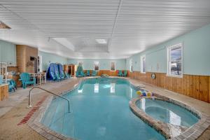 a large swimming pool in a hotel room at Marmora and Lake Inn Superior Apartment- Sleeps 13 guests in Marmora
