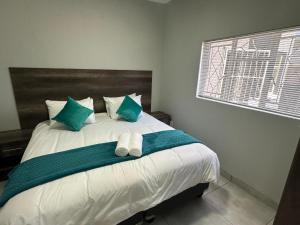 Katil atau katil-katil dalam bilik di Beswick Guesthouse