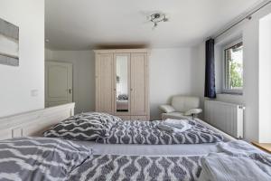 a bedroom with a bed and a chair at Rømø in Galmsbüll