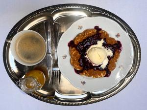 Jedlo v ubytovaní bed & breakfast alebo blízkom okolí