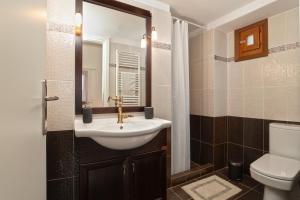 a bathroom with a sink and a toilet at DREAM HOUSE STENIES in Steniaí