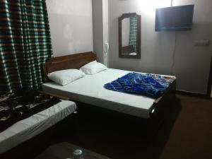 Postel nebo postele na pokoji v ubytování Al Rehman Hotel
