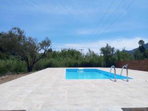 Bazén v ubytování Villa Agrilida nebo v jeho okolí