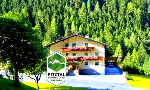 耶岑斯Haus Marinus的山景别墅