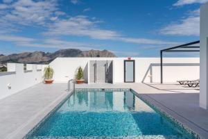 A piscina localizada em ASA Hotel La Marina ou nos arredores