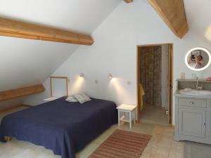 Postel nebo postele na pokoji v ubytování Gite de Miavoye calme nature chaleur vue