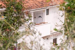 Budova, kde se apartmán nachází + 41 fotografií