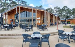 Restoran atau tempat lain untuk makan di Gorgeous Stacaravan +22 gambar