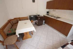 Kuchyň nebo kuchyňský kout v ubytování One-Bedroom Apartment Crikvenica 14 + 37 fotografií
