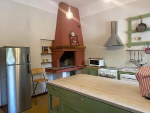 Кухня или мини-кухня в Room & Breakfast D'Annunzio

