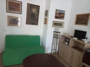 Televisyen dan/atau pusat hiburan di casa degli artisti 2