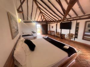 Un pat sau paturi într-o cameră la EcoHotel Barichara