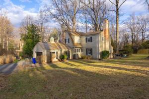 an old house in a yard with a driveway at Gorgeous LUX Entire Home in Bethesda 7Bedrooms - 8Beds in Bethesda
