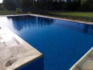 La alberca dentro o cerca de Cabaña de campo Secretos de la Naturaleza 14 fotos más