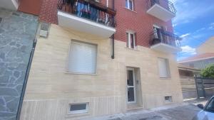 a building with a balcony on the side of it at Miraflowers Home in Turin