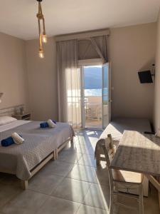 Postel nebo postele na pokoji v ubytování Kohili Kolibithra in Tinos + 37 fotografií