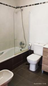 Ένα μπάνιο στο Apartamento Campo Golf Hoyo 18