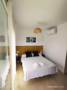 Ένα ή περισσότερα κρεβάτια σε δωμάτιο στο Apartamento Campo Golf Hoyo 18 +7 φωτογραφίες