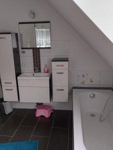 Koupelna v ubytování Landhaus Waldblick + 19 fotografií