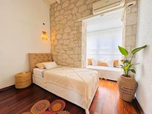Postel nebo postele na pokoji v ubytování Alaçatı Köyiçi Agrilia House + 37 fotografií