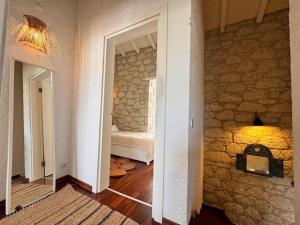 Postel nebo postele na pokoji v ubytování Alaçatı Köyiçi Agrilia House