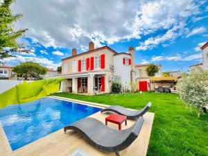 Bazén v ubytování Alaçatı Köyiçi Agrilia House nebo v jeho okolí