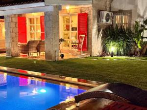 Bazén v ubytování Alaçatı Köyiçi Agrilia House nebo v jeho okolí