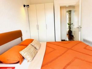 Postel nebo postele na pokoji v ubytování Alaçatı Köyiçi Agrilia House