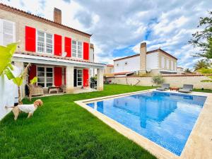 Bazén v ubytování Alaçatı Köyiçi Agrilia House nebo v jeho okolí