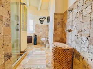 Koupelna v ubytování Alaçatı Köyiçi Agrilia House