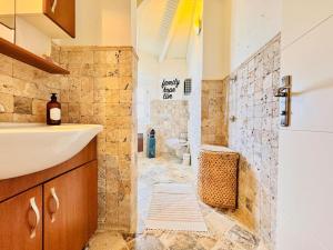 Koupelna v ubytování Alaçatı Köyiçi Agrilia House