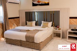 a bedroom with a large bed in a room at سيتى للشقق المخدومة in Jeddah