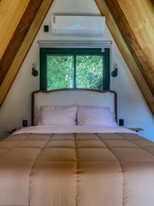 Ένα ή περισσότερα κρεβάτια σε δωμάτιο στο Chalé de luxo nas montanhas - Urubici +27 φωτογραφίες